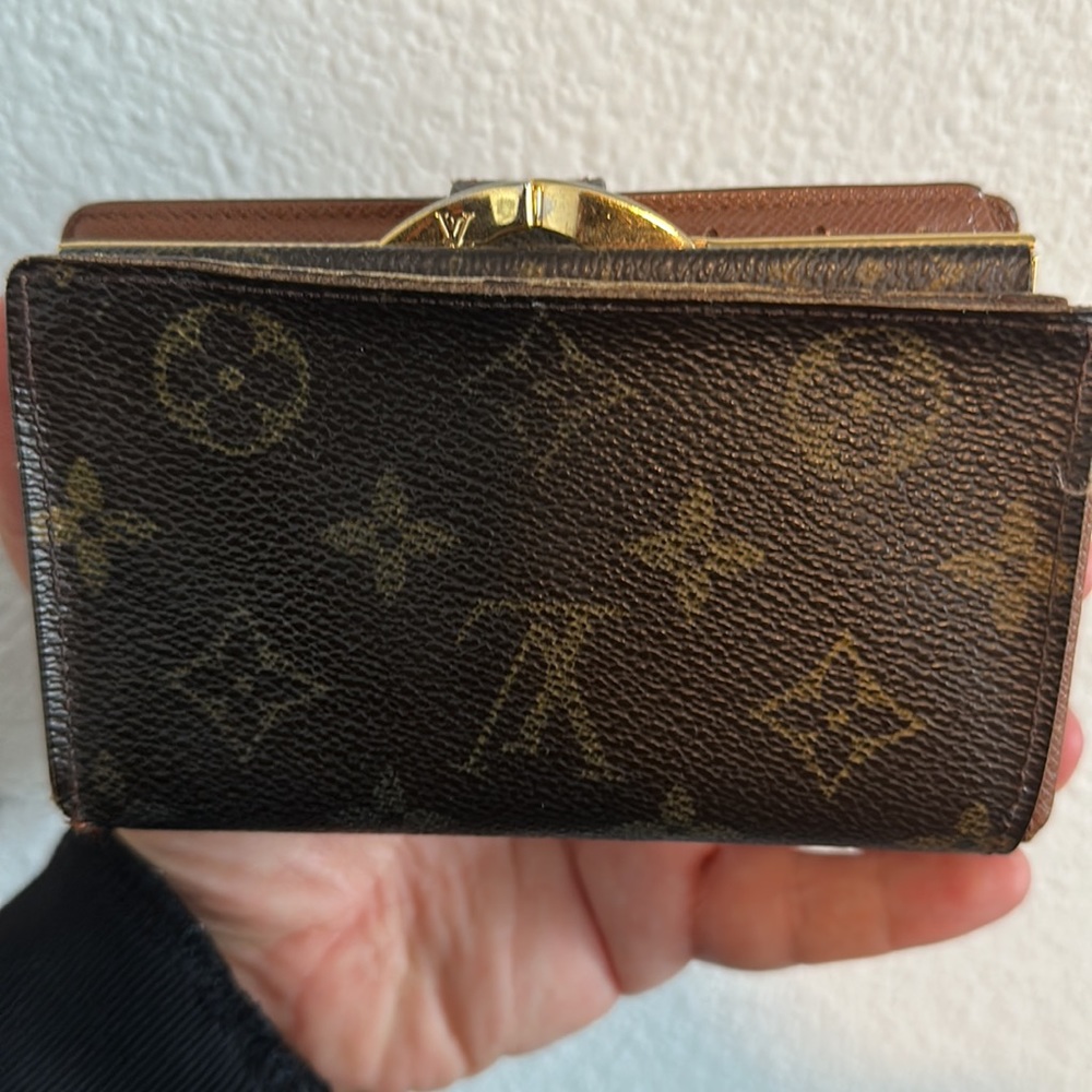 Louis Vuitton Vintage Kisslock Snap Wallet - Picture 2 of 7